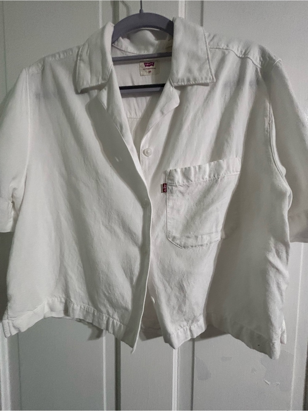Levi's cropped White Short-Sleeve Button-Front Shirt women's xs